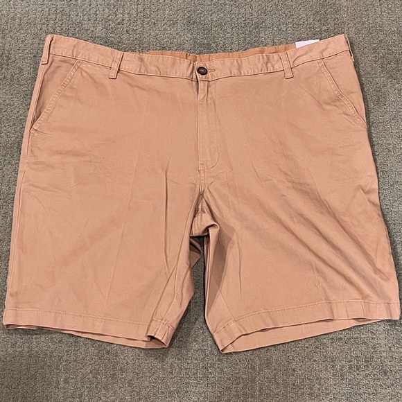 Men’s khaki shorts - Picture 1 of 3